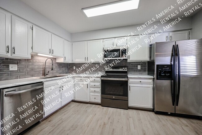 Building Photo - 1052 S San Jose