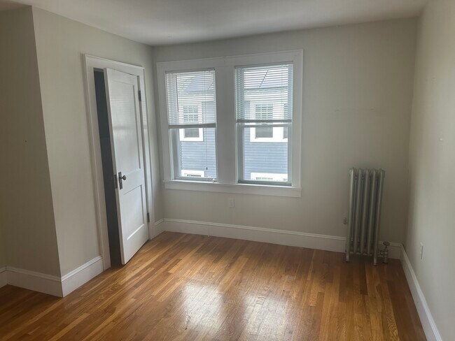 Building Photo - 57 Linwood St