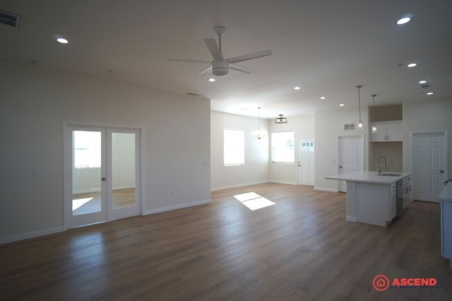 Building Photo - Brand New Home In Tehachapi!