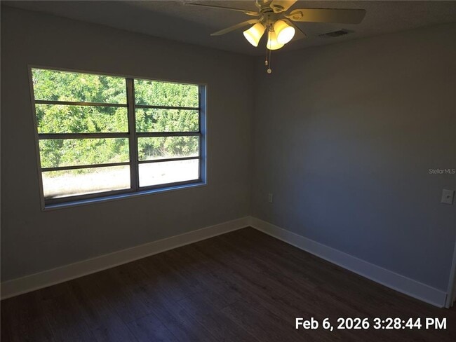 Building Photo - 604 E College Ave