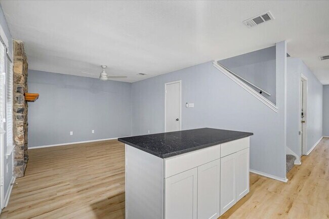 Building Photo - 8706 Dandelion Trail