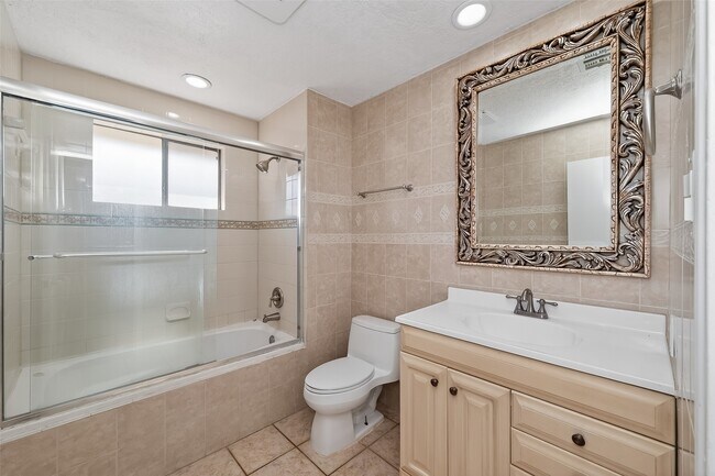 Building Photo - 17634 Huntersglen Cir