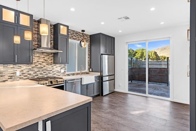 Building Photo - 533 Channel Ct