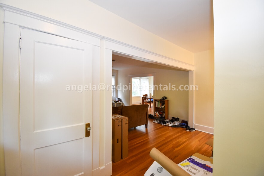 Building Photo - 5728 Solway St