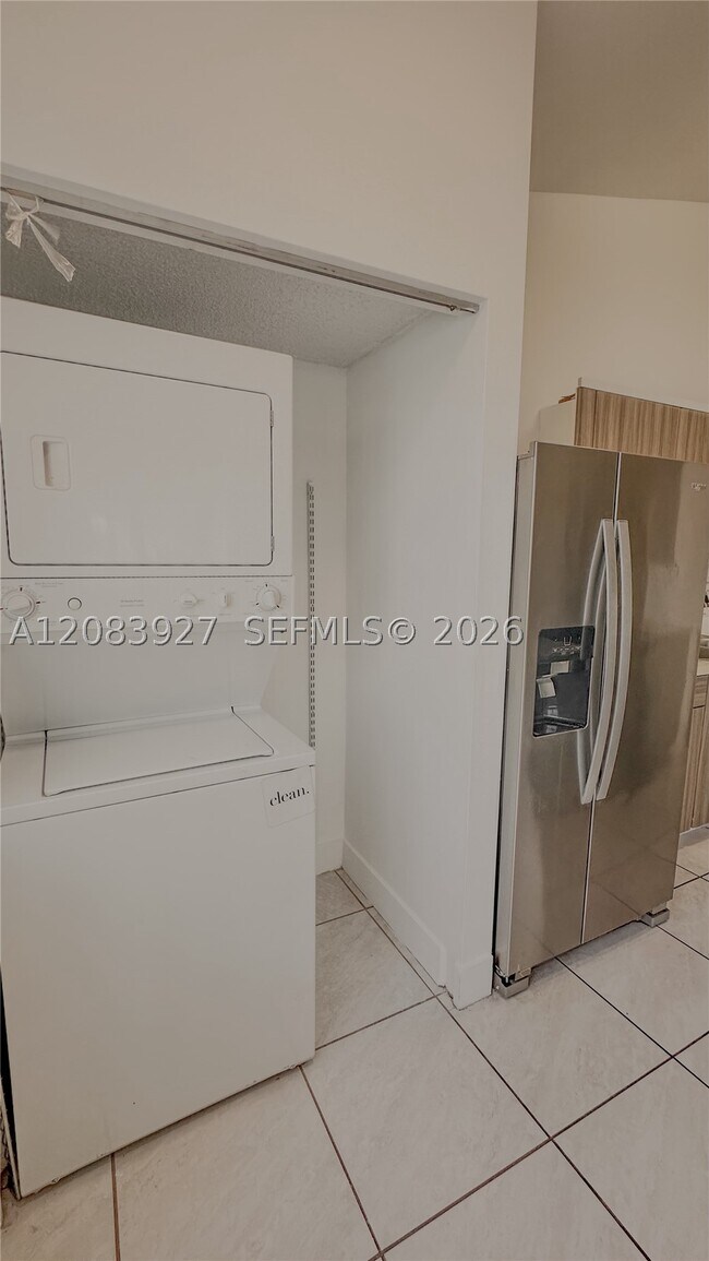 Building Photo - 15545 Miami Lakeway N