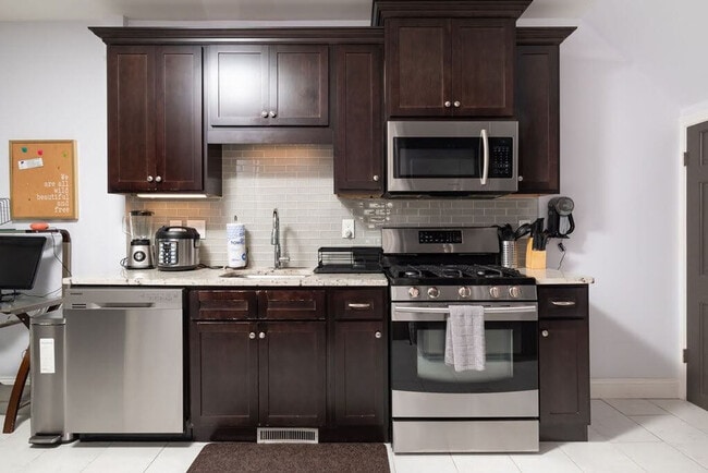 Building Photo - 7 Summit Ave