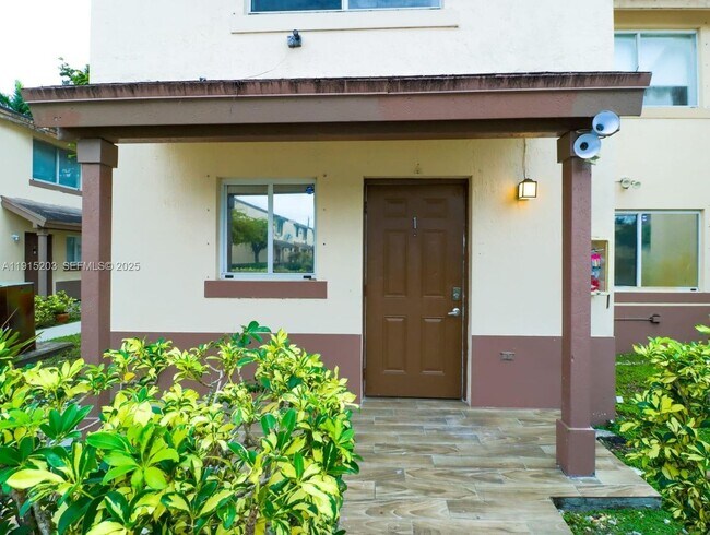 Building Photo - 14010 NE 3rd Ct