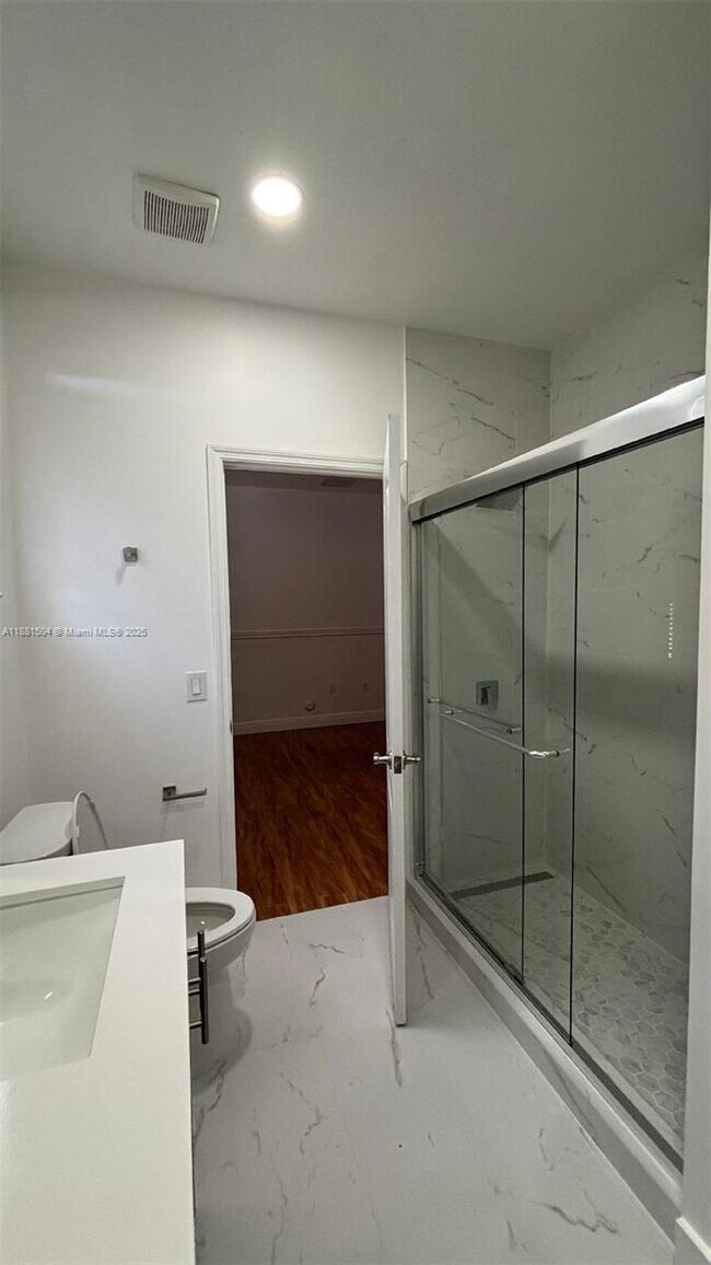 Building Photo - 2122 SW 151st Pl