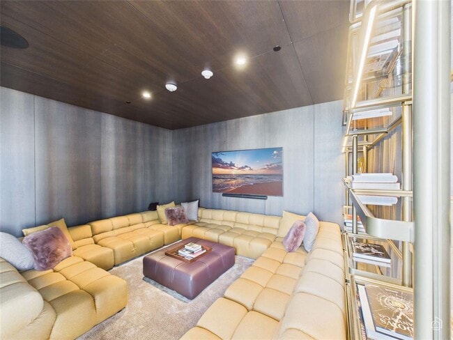 Building Photo - 610 Davis St