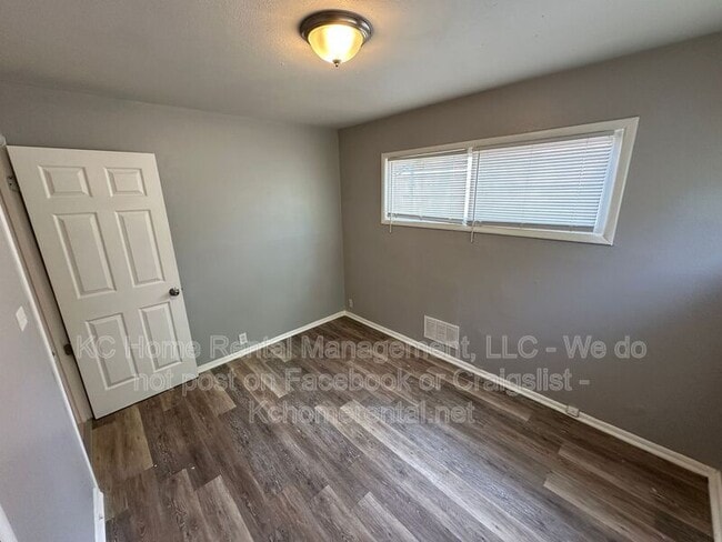 Building Photo - 10812 Newton Ave