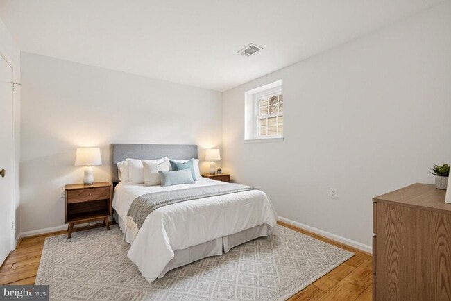 Building Photo - 7393 Swan Point Way