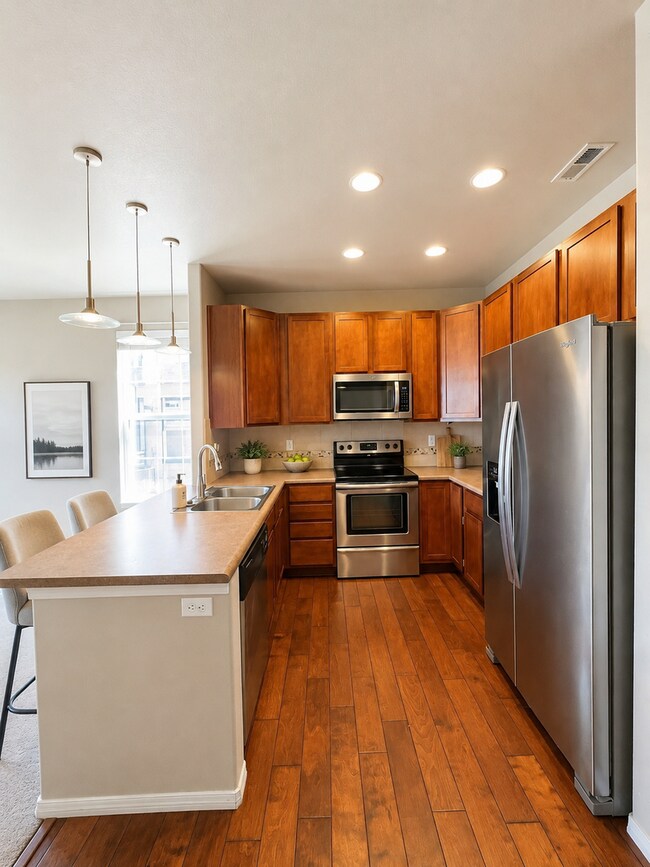 Building Photo - Stunning End Unit 3 Bedroom Townhouse in NE Colorado Springs!
