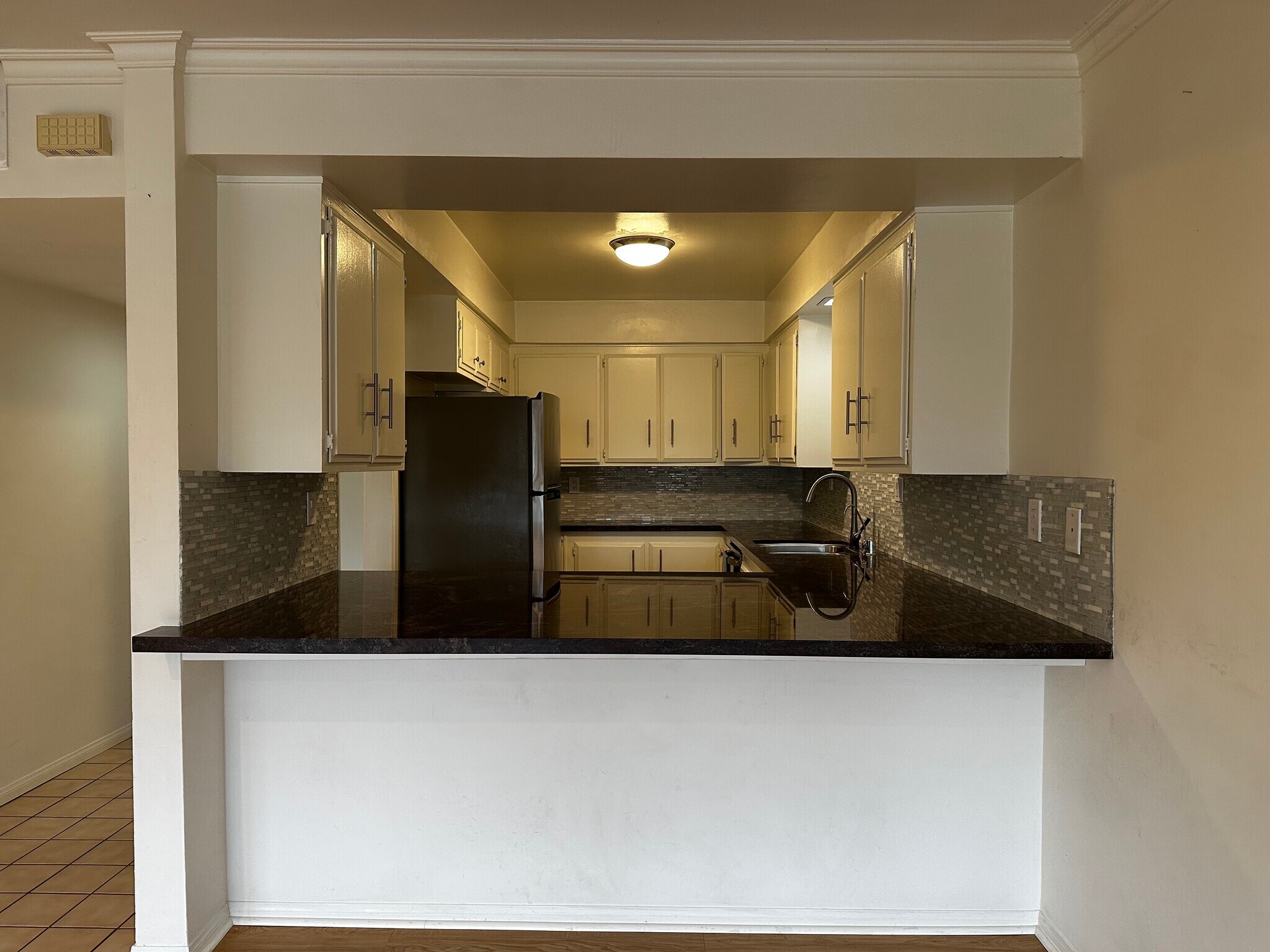 Kitchen - 1015 N Michillinda Ave