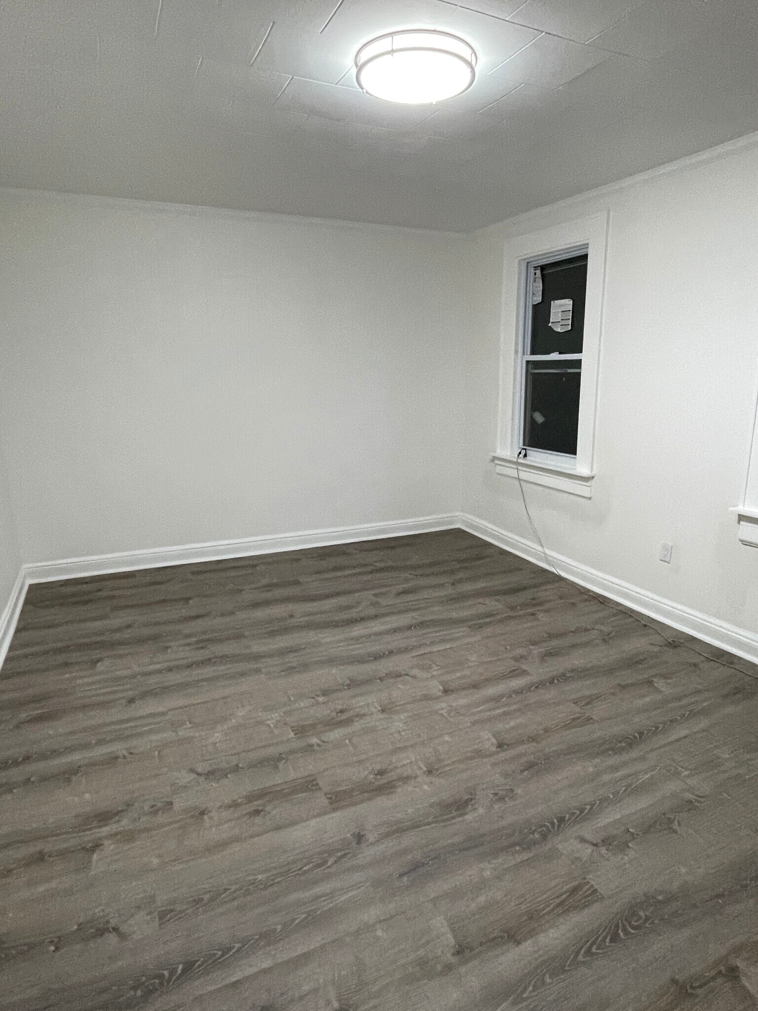 Building Photo - 526 N 5th St