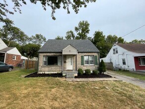 Building Photo - Beautiful 3-4 Bedroom 2 Bathroom Home