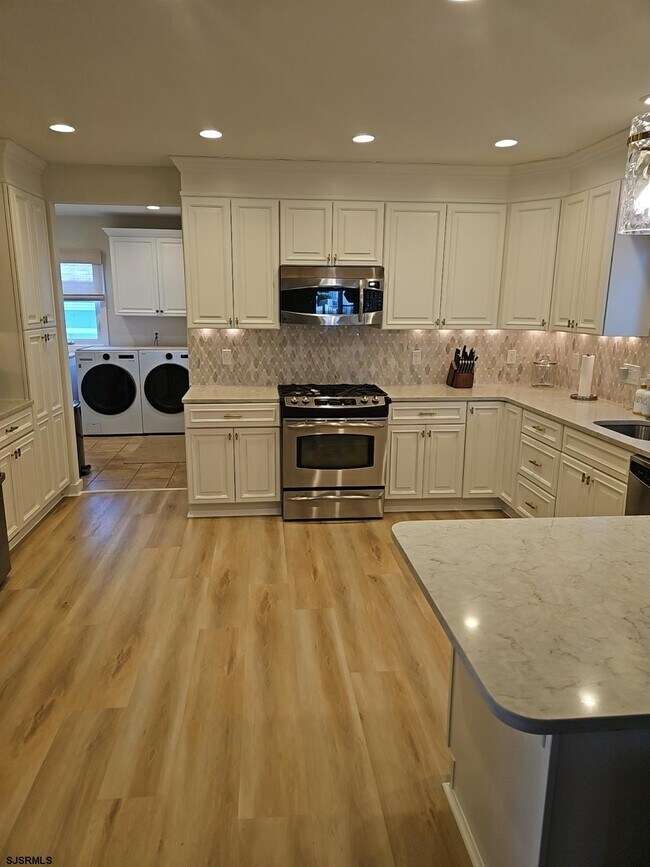 Building Photo - 107 S Dover Ave