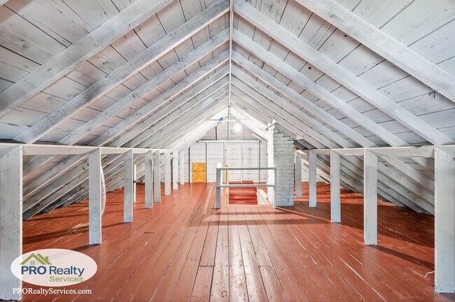 Building Photo - Recently Remodeled 2 Bedroom Home