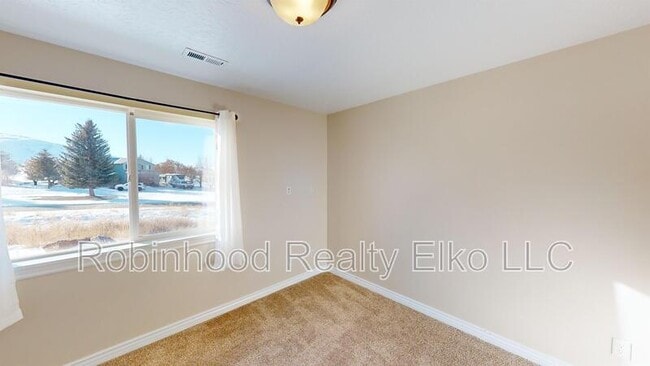 Building Photo - 963 Alpine Dr