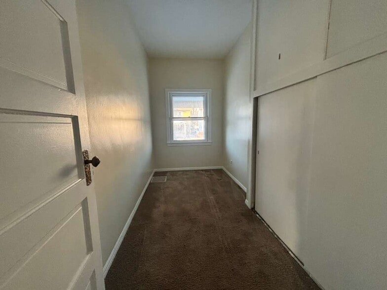 Building Photo - 120 E Wallace Ave