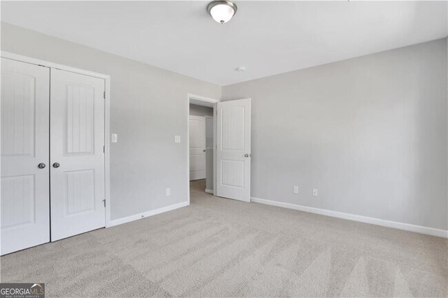 Building Photo - 2431 Woodside Way