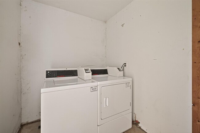 Building Photo - 1217 Heights Blvd