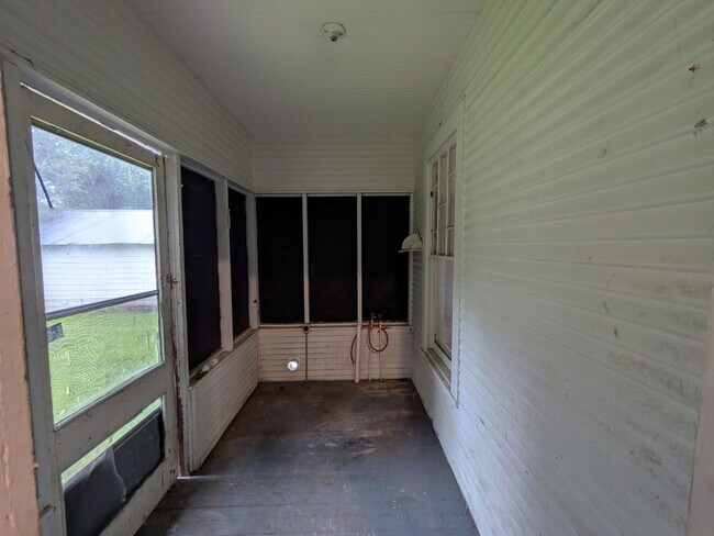 Building Photo - 1275 Doucette Ave