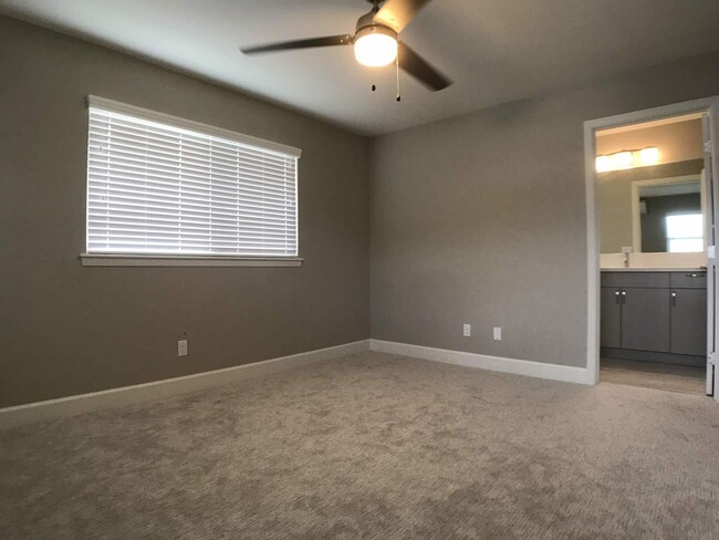 Building Photo - Waikalua Bayside Newer Community! 3 Bed 3....