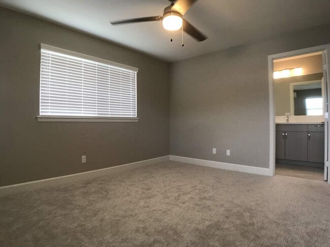 Building Photo - Waikalua Bayside Newer Community! 3 Bed 3.5 Bath home Ocean/mountain views.