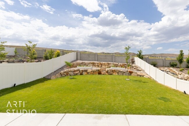Building Photo - 2577 N Velvet Moon Dr
