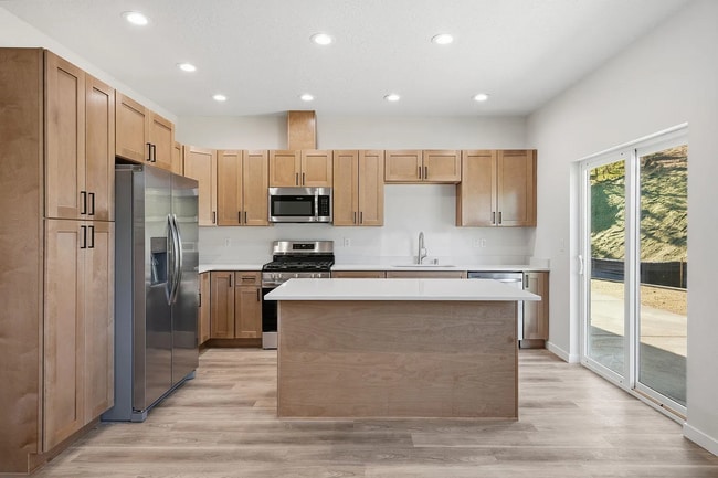 Building Photo - Stylish New Duplex with Scenic Surroundings