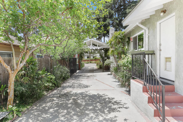 Building Photo - 2520 Casitas Ave