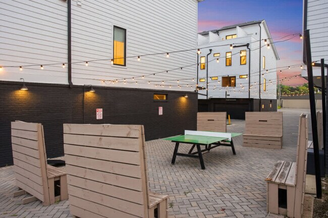 Building Photo - 770 E Argyle Ave