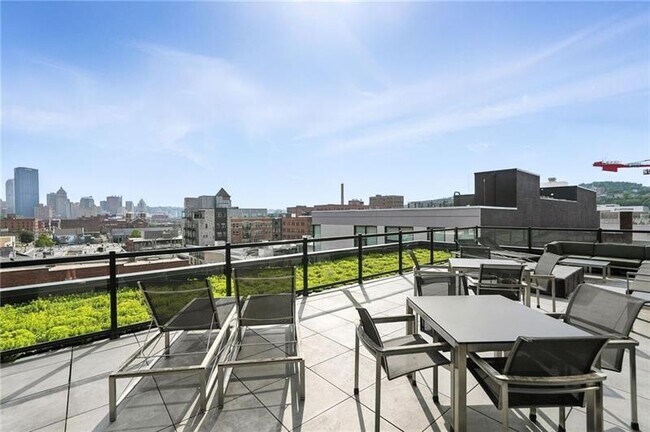 Building Photo - 2545 Penn Ave