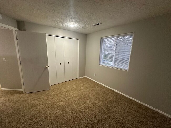 Building Photo - 9505 SW 47th Ave