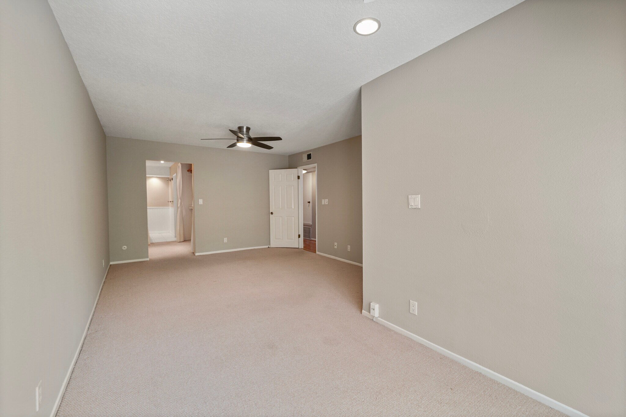 Building Photo - 15231 Magnolia Blvd