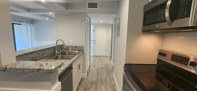 Building Photo - St Augustine Shores Gem! 2 Bed-2 Bath 1st ...