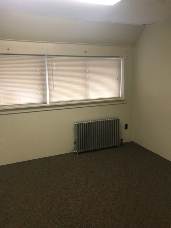 Building Photo - 185 N Main St