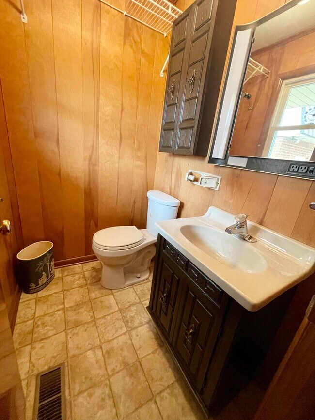 Building Photo - 3 bedroom 2.5 bath in the heart of Athens!...