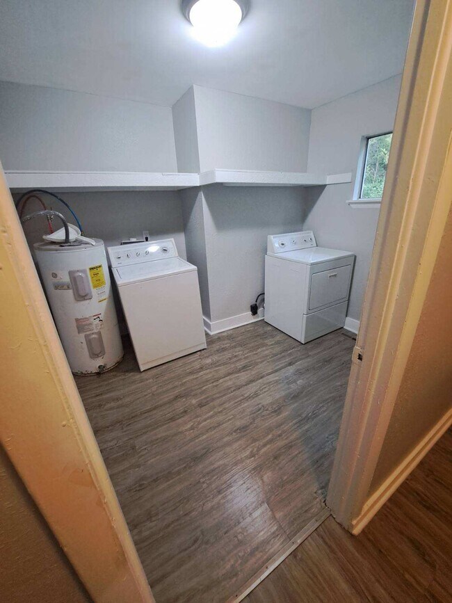 Building Photo - 412 N Hawthorne St