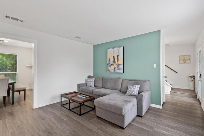 Building Photo - 405 E Logan St