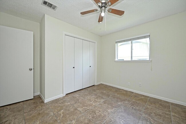 Building Photo - 6509 Skycrest Dr