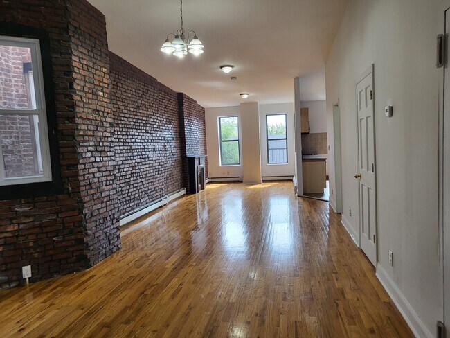 Primary Photo - 506 Greene Ave