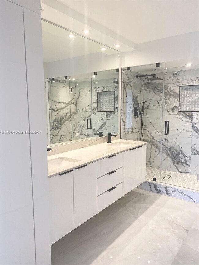 Building Photo - 3530 Mystic Pointe Dr