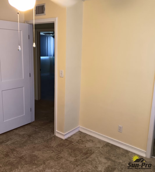 Building Photo - 619 Hudson St