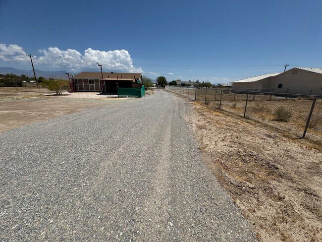 Building Photo - Charming 3-bedroom home located in the picturesque town of Pahrump!