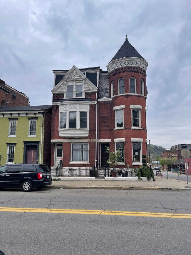 Primary Photo - 2303 Chapline St