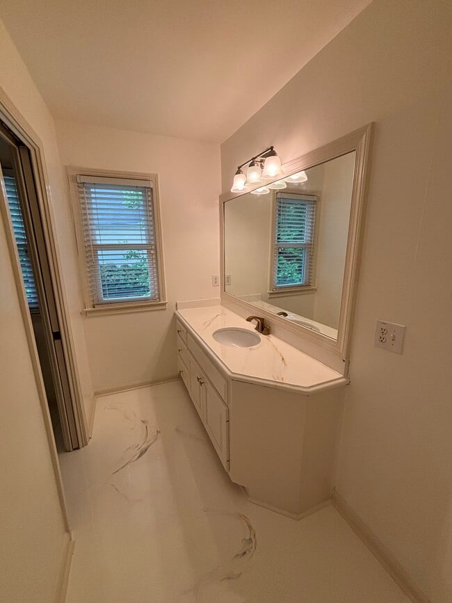 Building Photo - 10615 Honey Brook Cir
