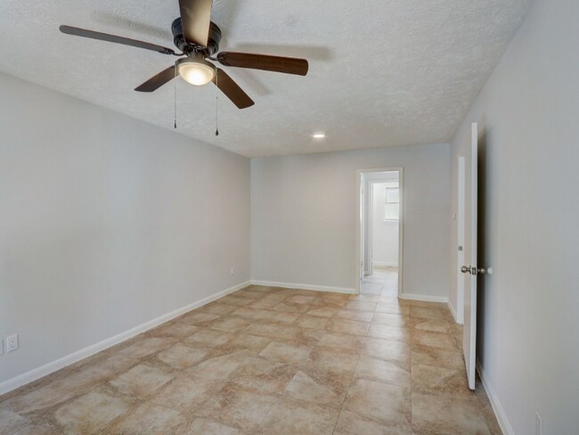 Building Photo - 1951 Round Spring Dr