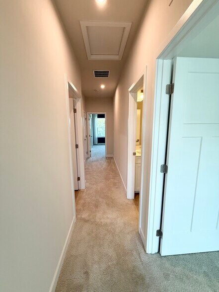 Building Photo - 7841 Blackbriar Way