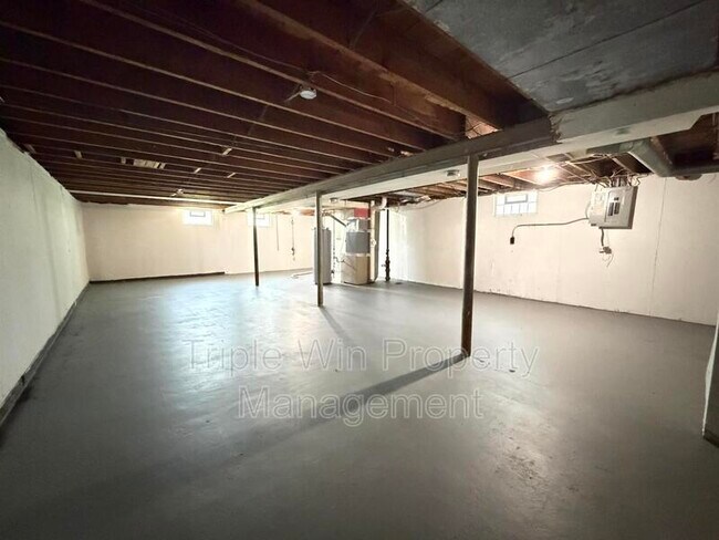 Building Photo - 6801 Knoll Ave